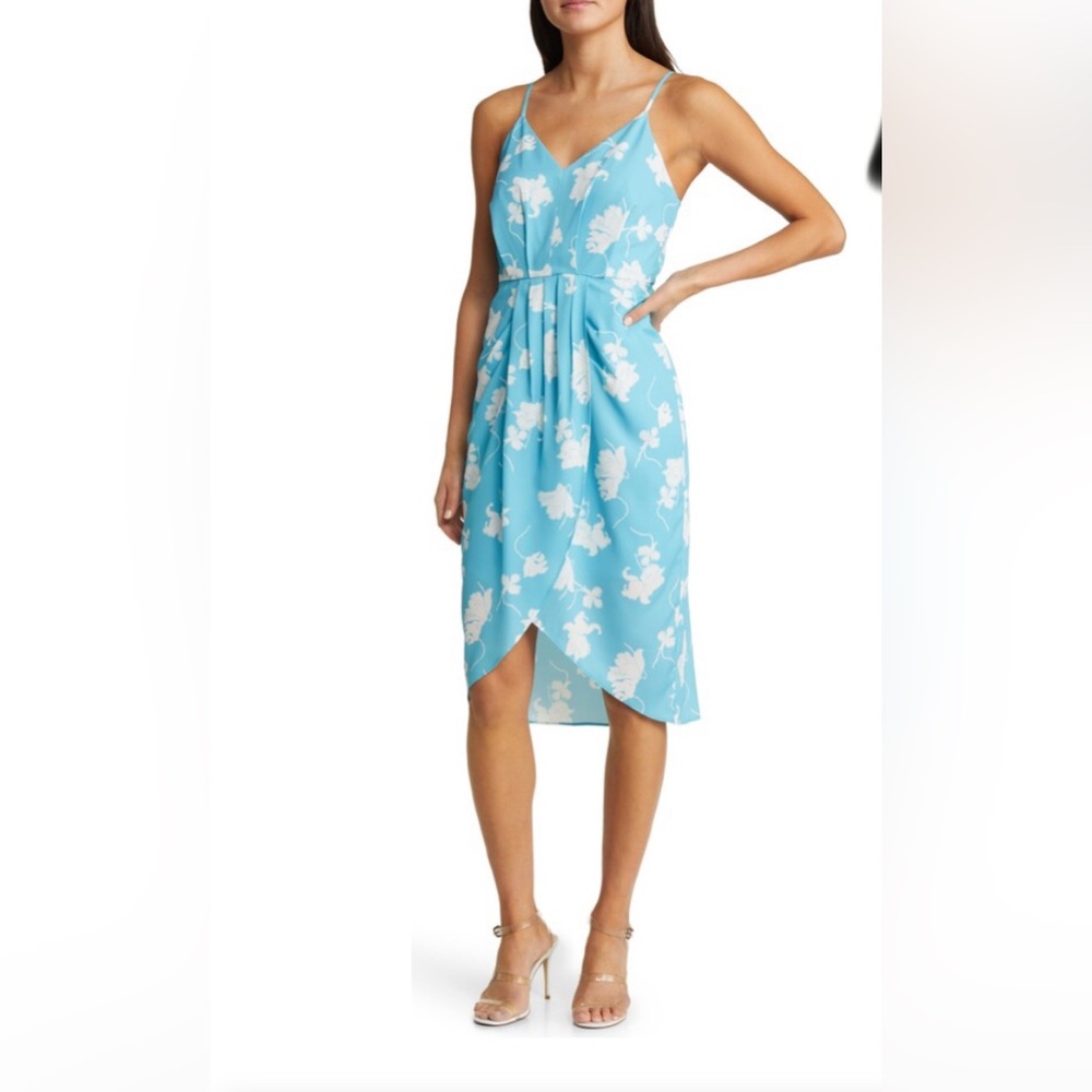 Chelsea28 Sleeveless Faux Wrap Dress

Size 2X